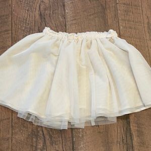Old Navy creme tulle skirt. Like new